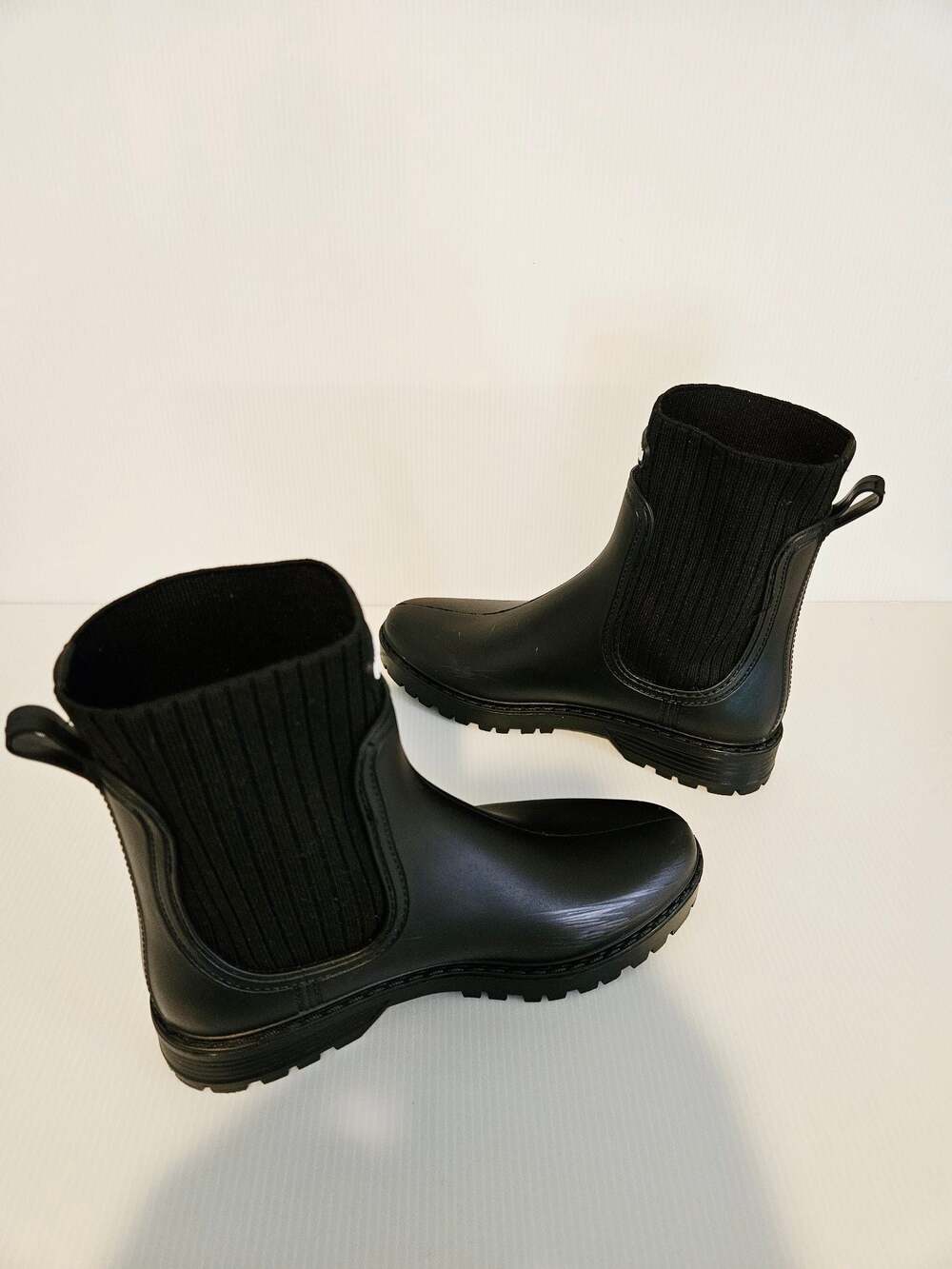 CHAOMIQU Women's Mid-Calf Black Waterproof Rain Boots with Ribbed Knit Cuff - Picture 9 of 11